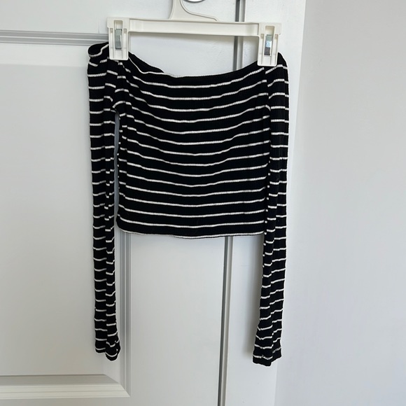 Off the shoulder long sleeve shirt. - Picture 1 of 1